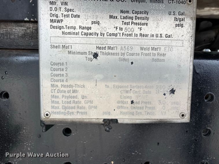 image for item ER3377 2000 International 4700 oil distributor truck