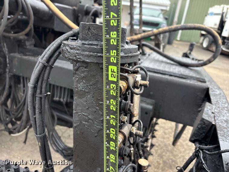 image for item ER3377 2000 International 4700 oil distributor truck
