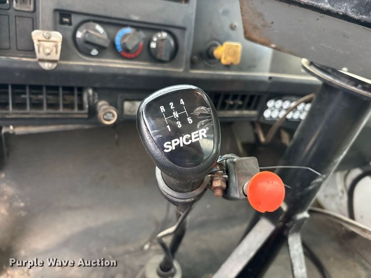 image for item ER3377 2000 International 4700 oil distributor truck