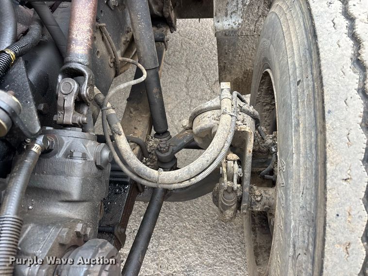image for item ER3377 2000 International 4700 oil distributor truck