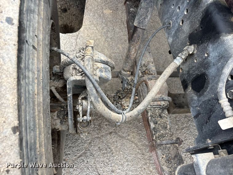 image for item ER3377 2000 International 4700 oil distributor truck