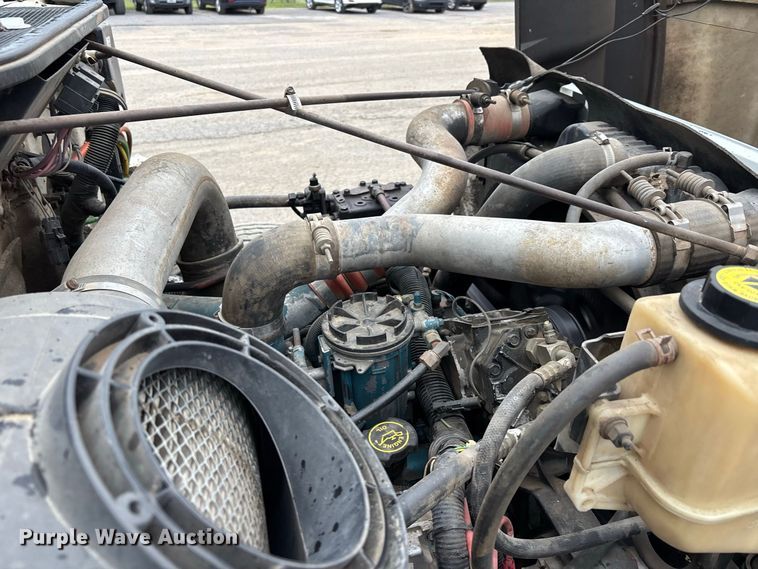 image for item ER3377 2000 International 4700 oil distributor truck