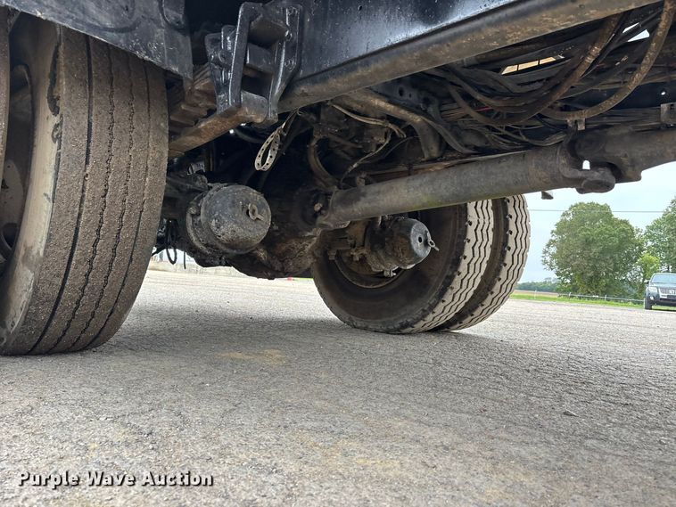 image for item ER3377 2000 International 4700 oil distributor truck