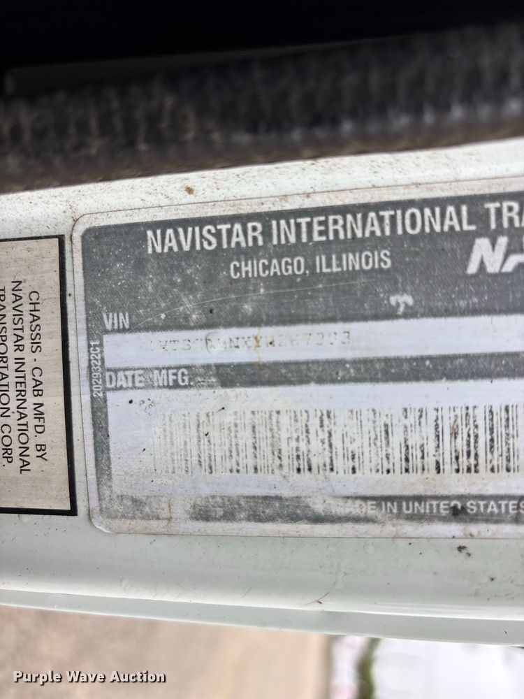image for item ER3377 2000 International 4700 oil distributor truck