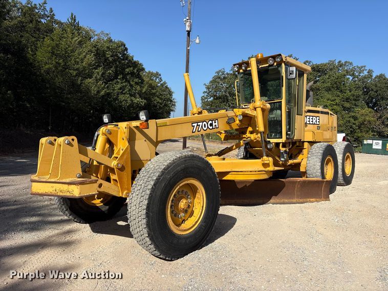 Photo of 1998 John Deere 770CH