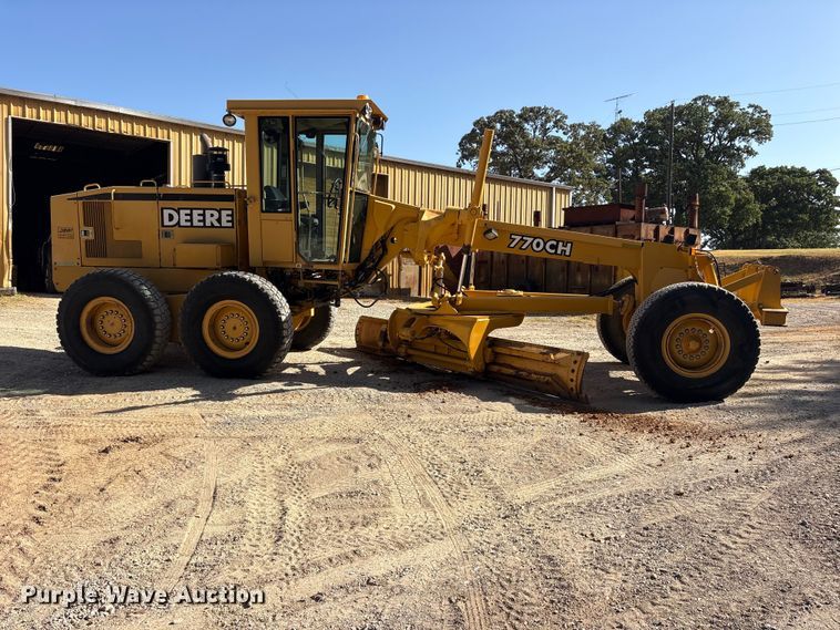 image for item ES8140 1998 John Deere 770CH motor grader