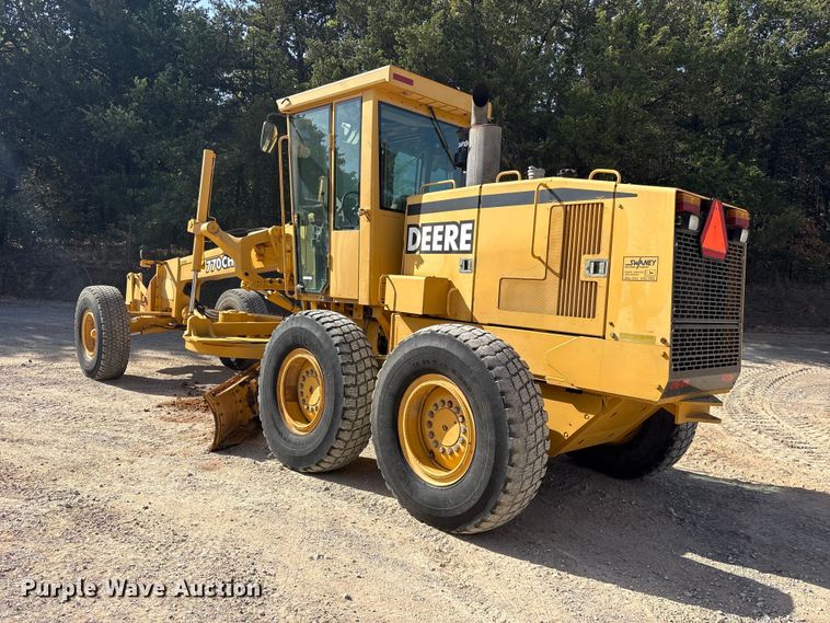 image for item ES8140 1998 John Deere 770CH motor grader