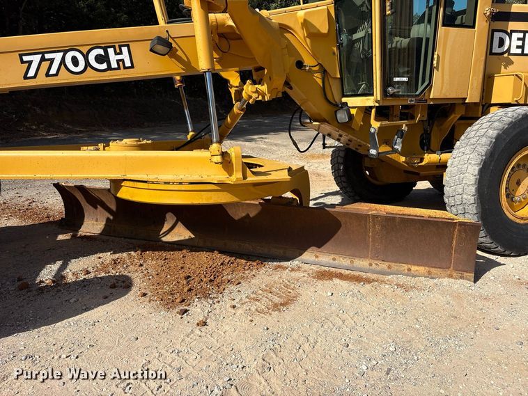 image for item ES8140 1998 John Deere 770CH motor grader