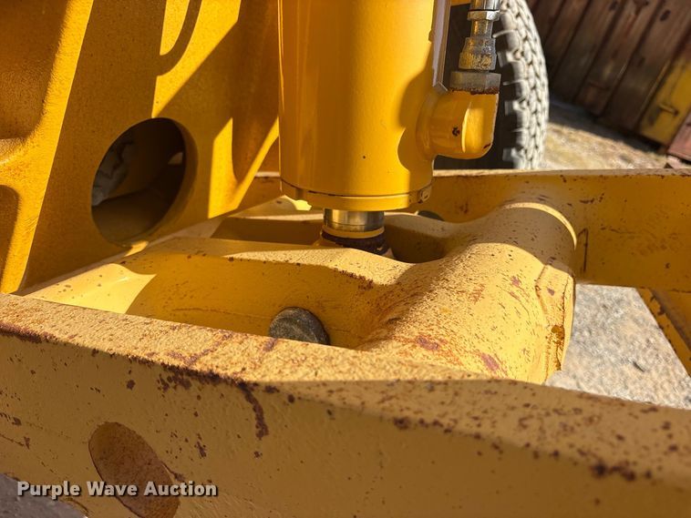 image for item ES8140 1998 John Deere 770CH motor grader