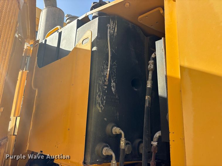 image for item ES8140 1998 John Deere 770CH motor grader