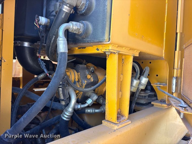 image for item ES8140 1998 John Deere 770CH motor grader