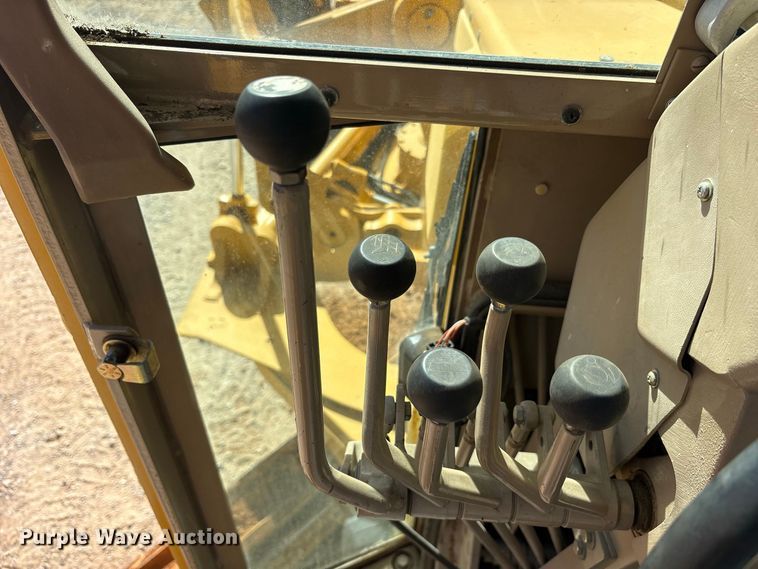 image for item ES8140 1998 John Deere 770CH motor grader