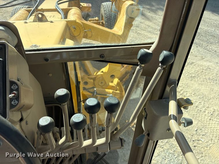 image for item ES8140 1998 John Deere 770CH motor grader