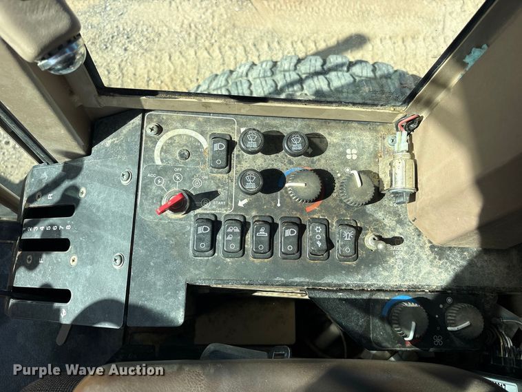image for item ES8140 1998 John Deere 770CH motor grader