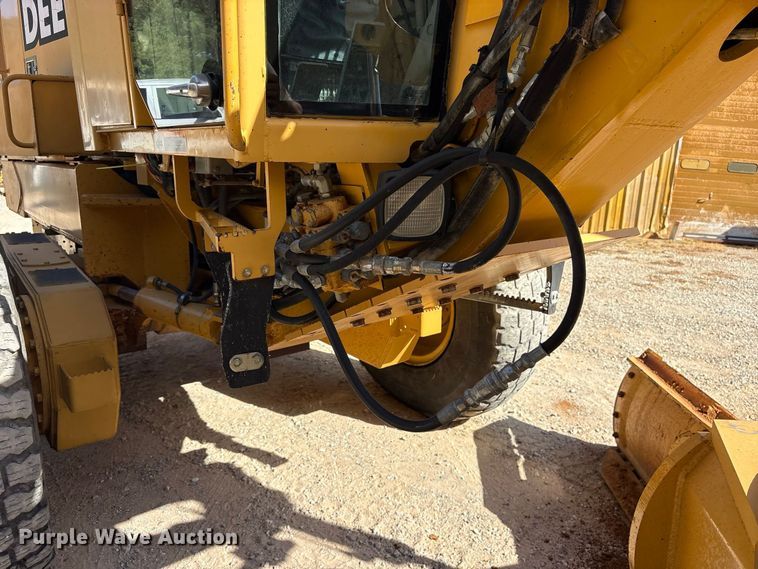 image for item ES8140 1998 John Deere 770CH motor grader