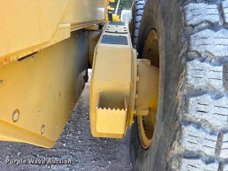 image for item ES8140 1998 John Deere 770CH motor grader