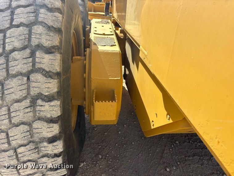 image for item ES8140 1998 John Deere 770CH motor grader