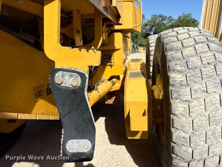 image for item ES8140 1998 John Deere 770CH motor grader