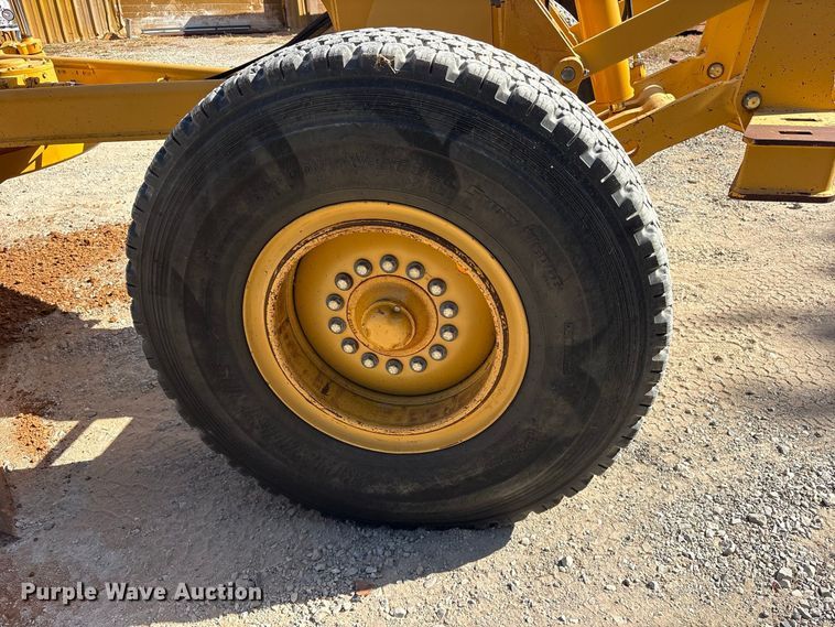 image for item ES8140 1998 John Deere 770CH motor grader