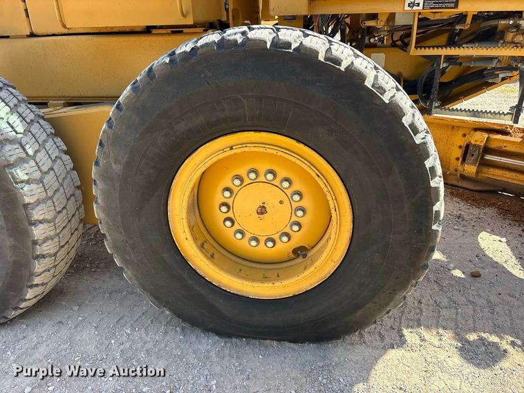 image for item ES8140 1998 John Deere 770CH motor grader