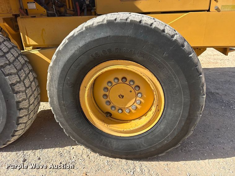 image for item ES8140 1998 John Deere 770CH motor grader