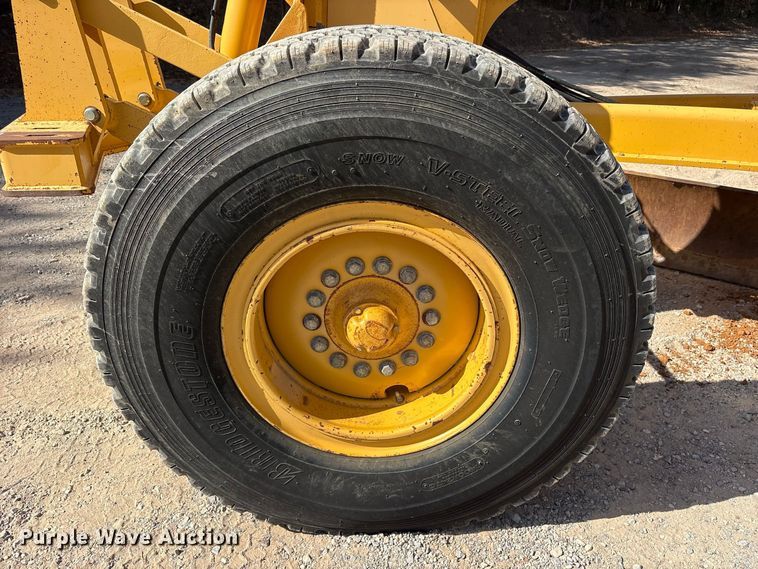 image for item ES8140 1998 John Deere 770CH motor grader