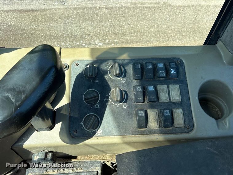 image for item ES8275 2006 Case 621D wheel loader