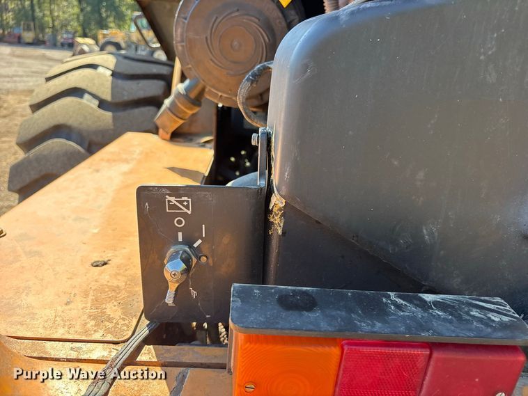 image for item ES8275 2006 Case 621D wheel loader