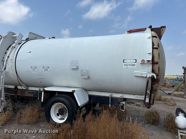 image for item EW4187 1991 Chevrolet refuse truck
