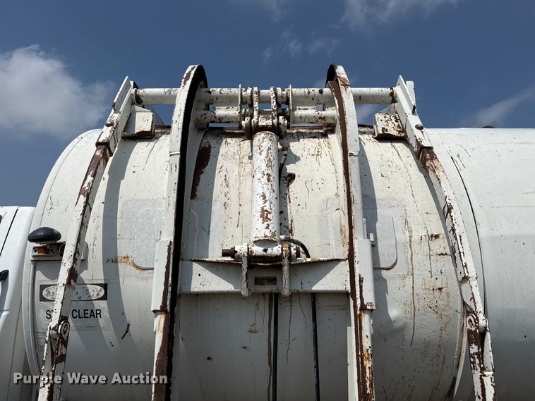 image for item EW4187 1991 Chevrolet refuse truck
