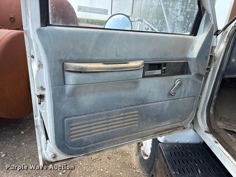 image for item EW4187 1991 Chevrolet refuse truck