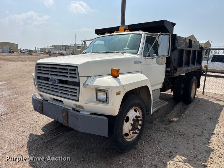 1996 Ford F700 dump truck