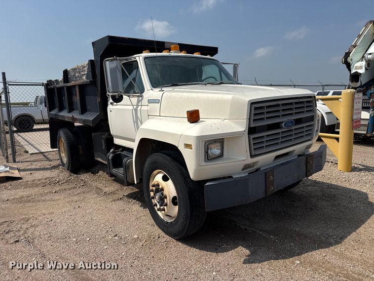 image for item EW4188 1996 Ford F700 dump truck
