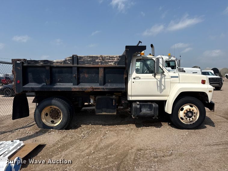 image for item EW4188 1996 Ford F700 dump truck
