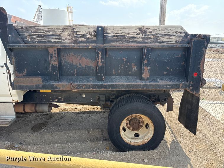 image for item EW4188 1996 Ford F700 dump truck