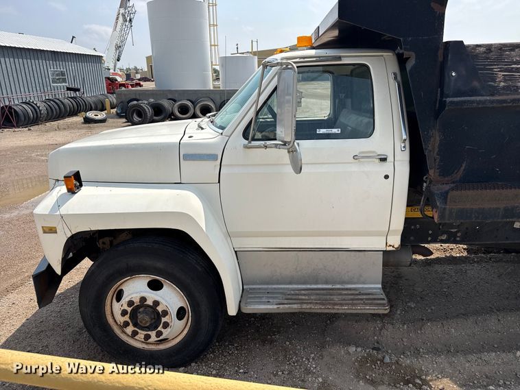 image for item EW4188 1996 Ford F700 dump truck