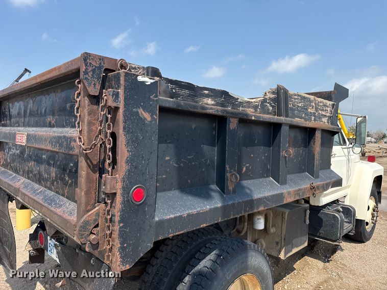 image for item EW4188 1996 Ford F700 dump truck
