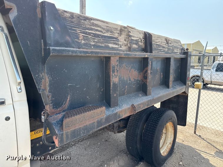 image for item EW4188 1996 Ford F700 dump truck