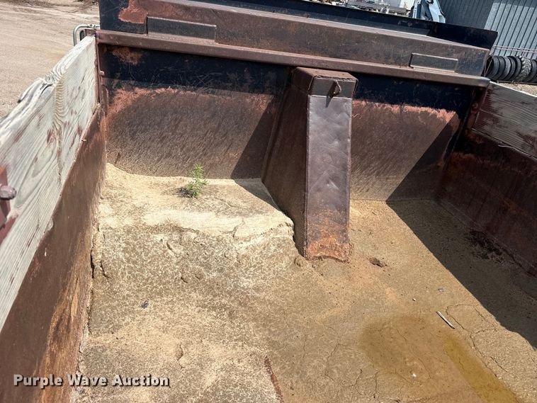 image for item EW4188 1996 Ford F700 dump truck