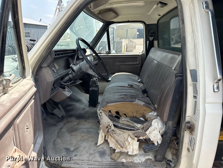 image for item EW4188 1996 Ford F700 dump truck