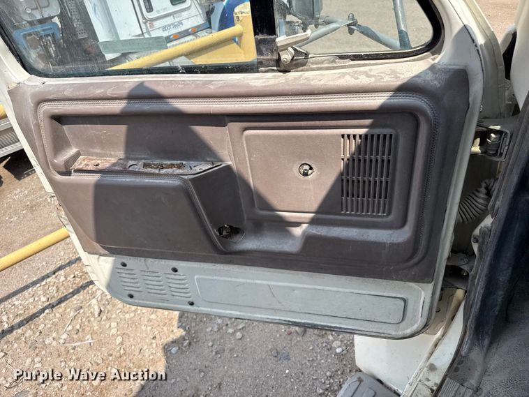 image for item EW4188 1996 Ford F700 dump truck