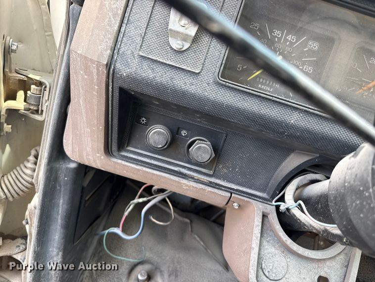 image for item EW4188 1996 Ford F700 dump truck