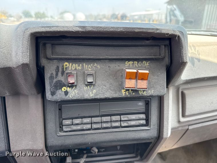 image for item EW4188 1996 Ford F700 dump truck