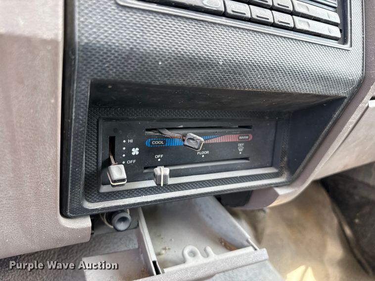 image for item EW4188 1996 Ford F700 dump truck