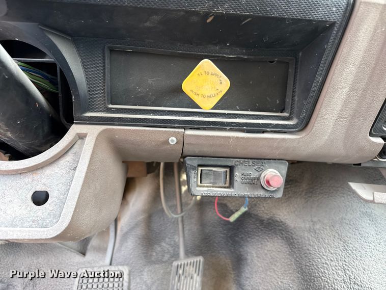image for item EW4188 1996 Ford F700 dump truck