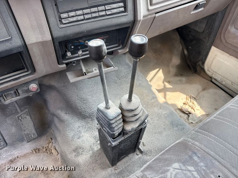 image for item EW4188 1996 Ford F700 dump truck