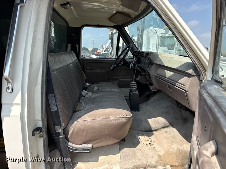 image for item EW4188 1996 Ford F700 dump truck