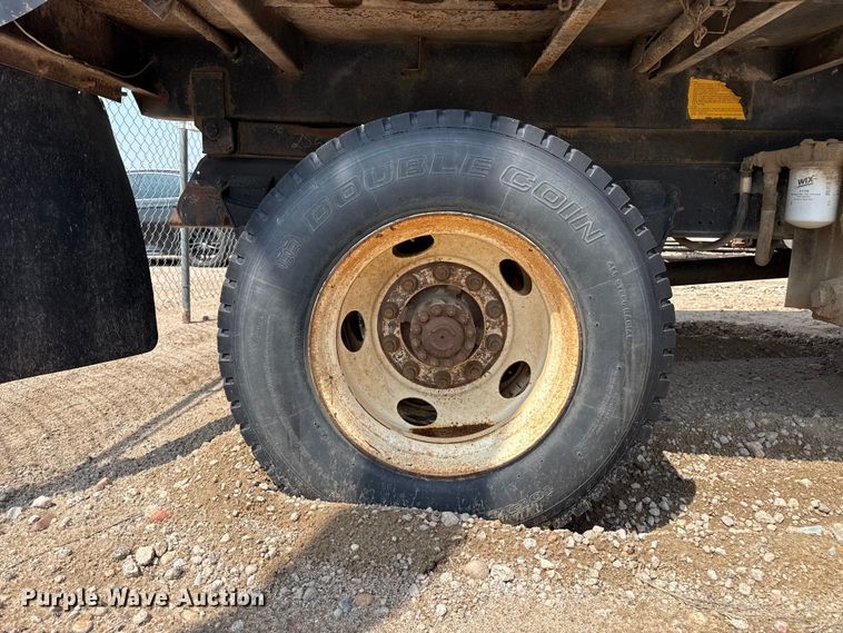 image for item EW4188 1996 Ford F700 dump truck