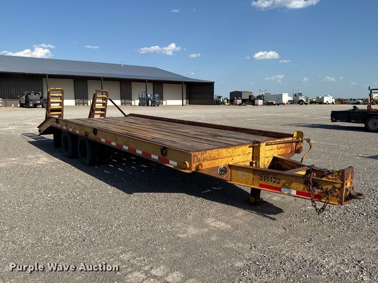 image for item EW8700 2000 Belshe DT-255 equipment trailer
