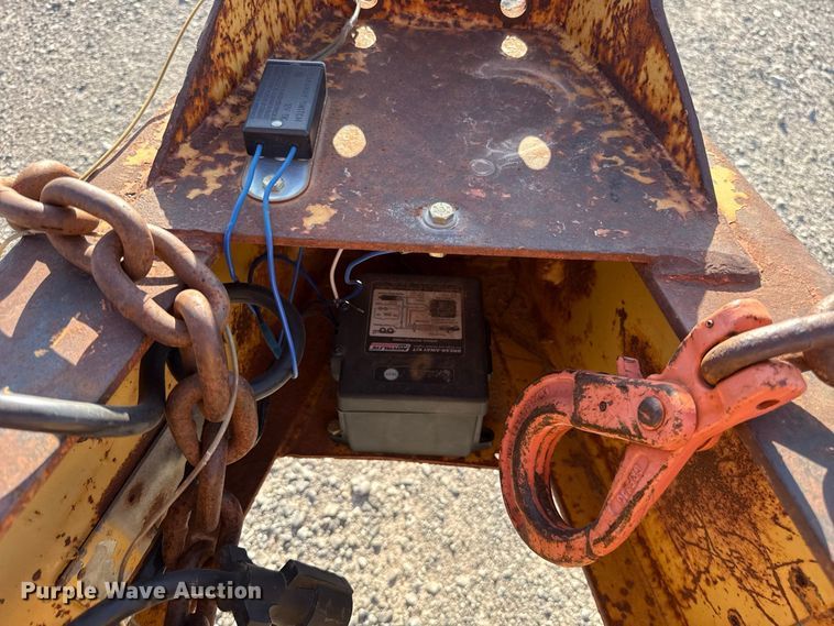 image for item EW8700 2000 Belshe DT-255 equipment trailer